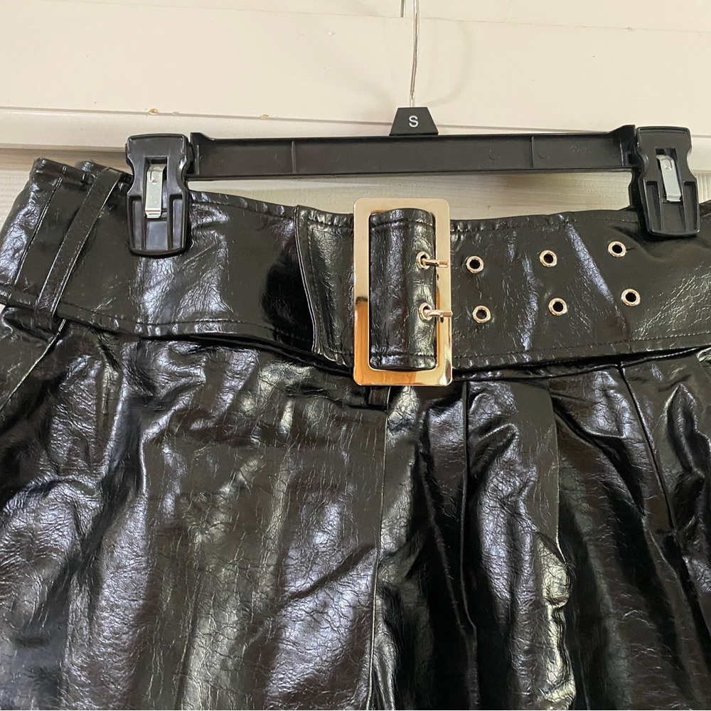 Reclaimed Vintage‎ Black Faux Leather Mini Skirt Size 4 - Picture 3 of 7
